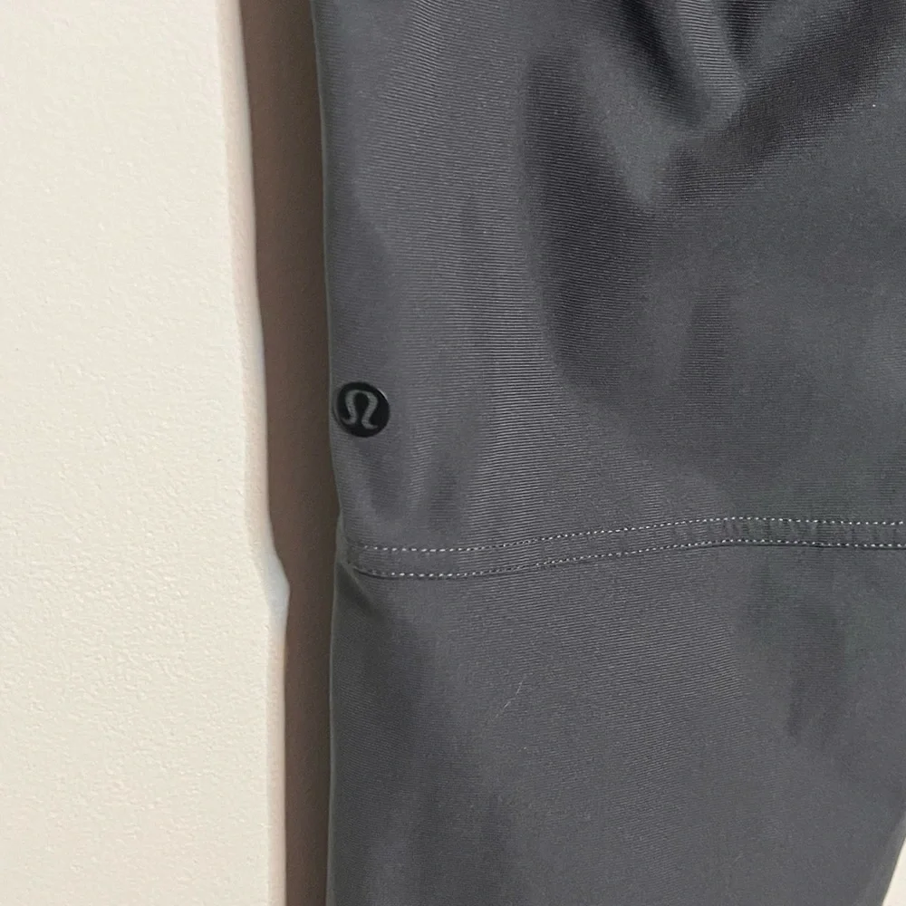 LULULEMON Charcoal gray men’s casual performance pants zip flat front size 34